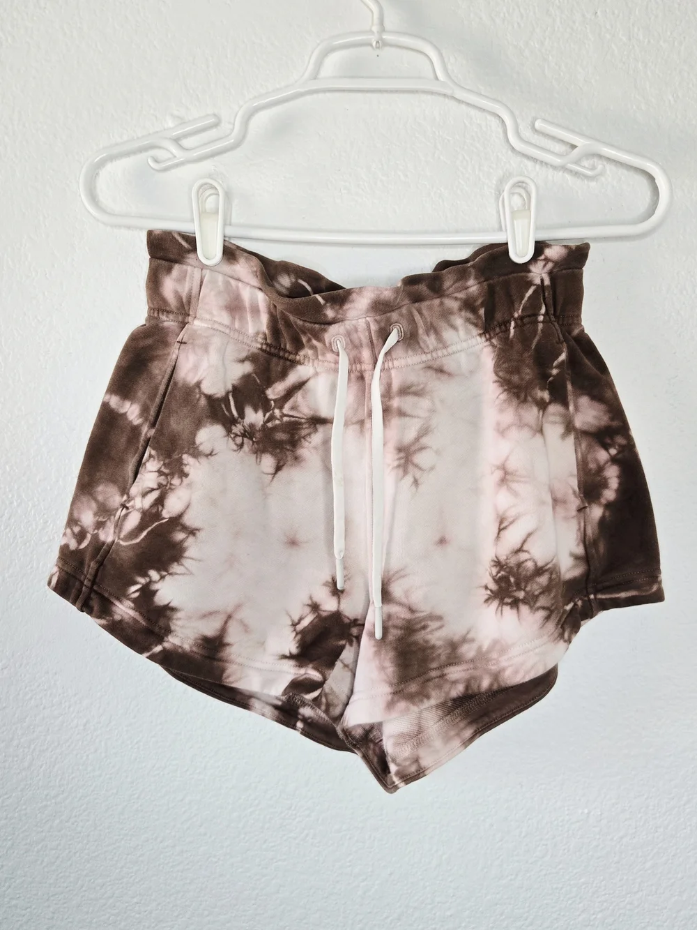 Lululemon Tie-Dye Drawstring Waist Sweat Shorts Pockets Pink & Brown sz 4